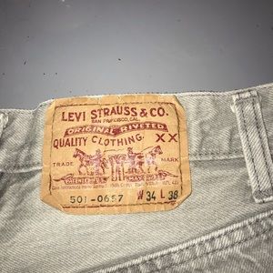 Original vintage Levi’s 501-0657. W-34. Excellent condition, no stains!